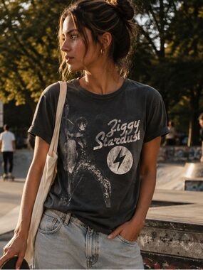 Ziggy Stardust Graphic Short Sleeve Tee in Charcoal
